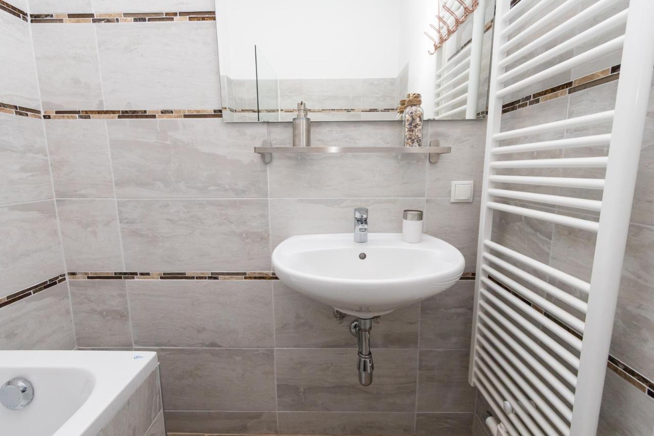 Comfortable Romantic 1 Bedroom Apartment Near Augarten ウィーン エクステリア 写真